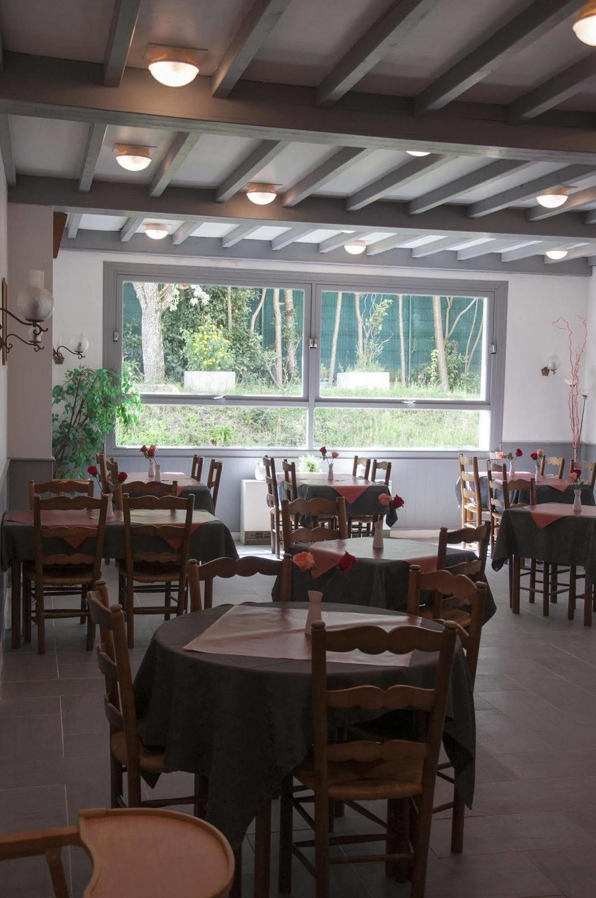 Le Pavillon Bleu Hotel Restaurant Руайян Экстерьер фото