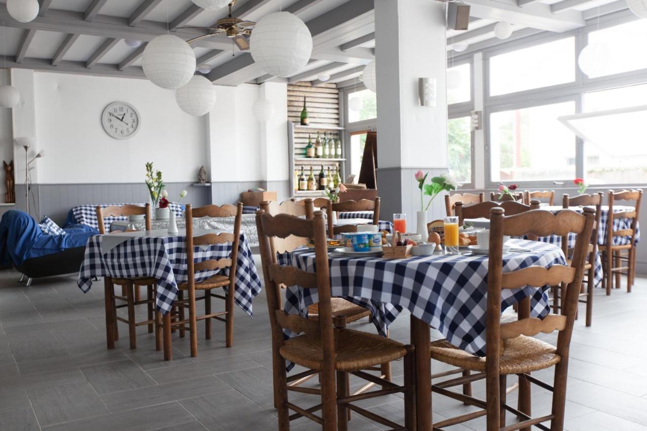 Le Pavillon Bleu Hotel Restaurant Руайян Экстерьер фото